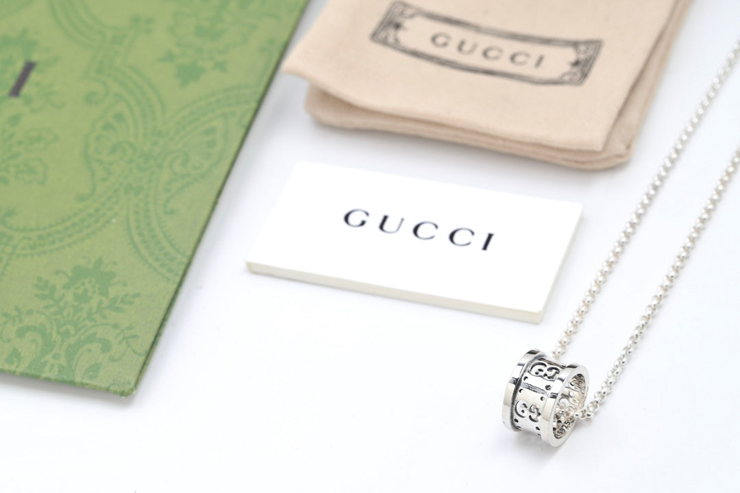 18K GG Icon Twirl Necklace