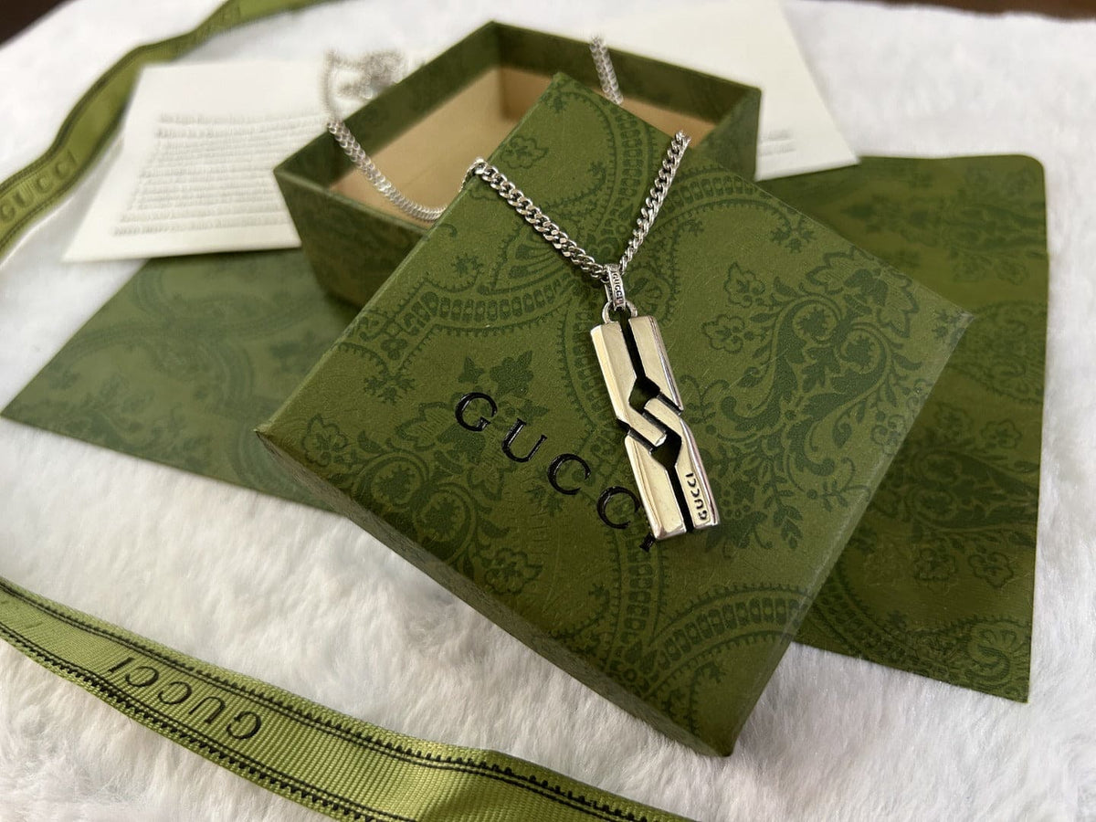 GG Knot Pendant Necklace