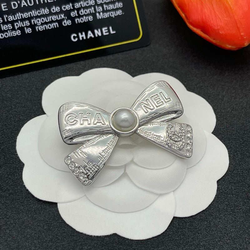 18K CC Bow Tie Gold Brooch